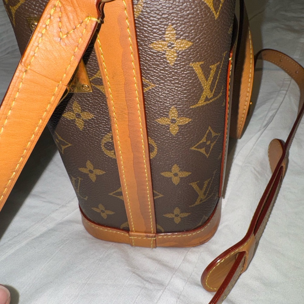 Louis Vuitton (unisex) Crossbody Bag